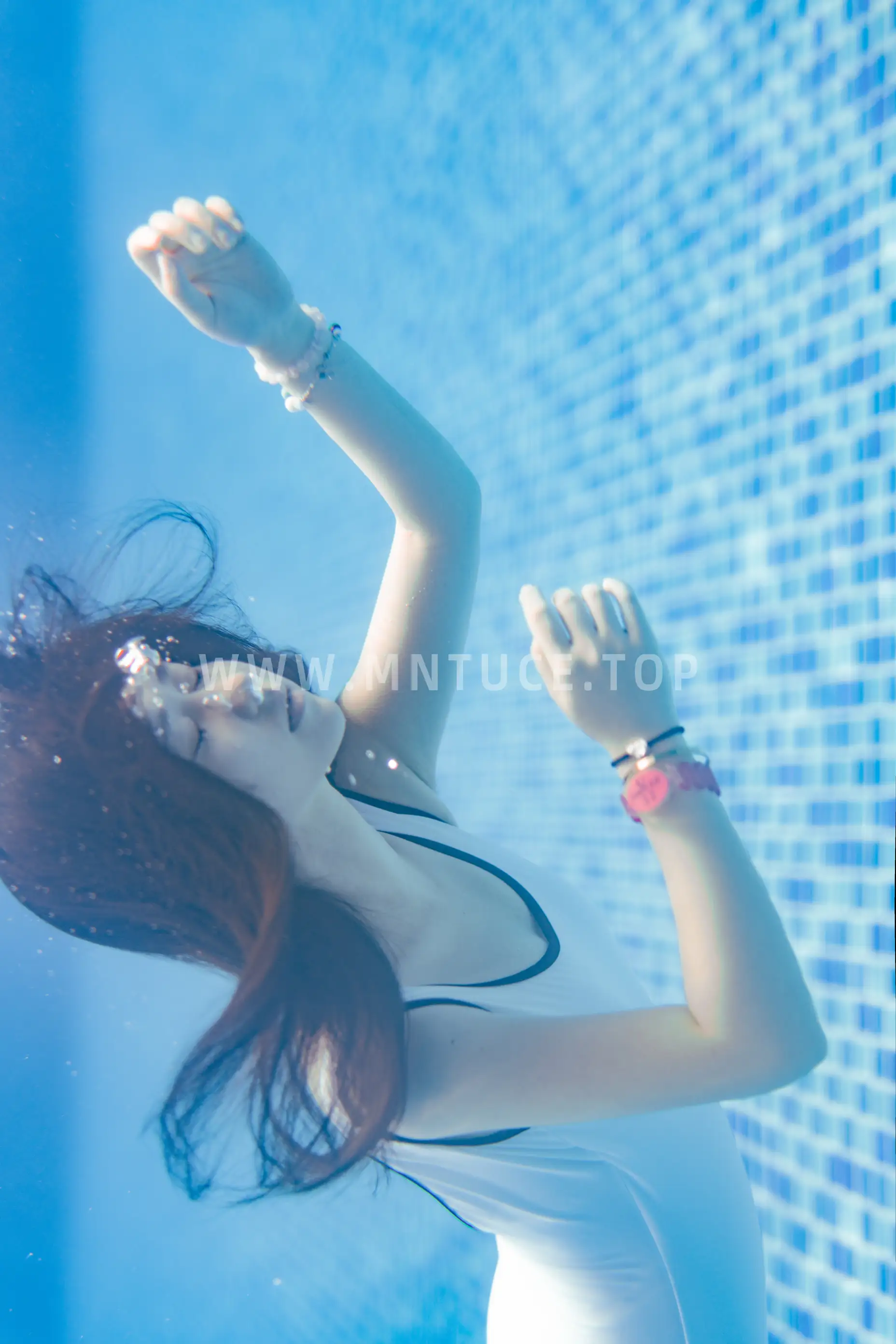 [YITUYU] 2022.08.29 Vol.1817 – Pure White Swimming Pool Mirror sauce_#[26P]-18